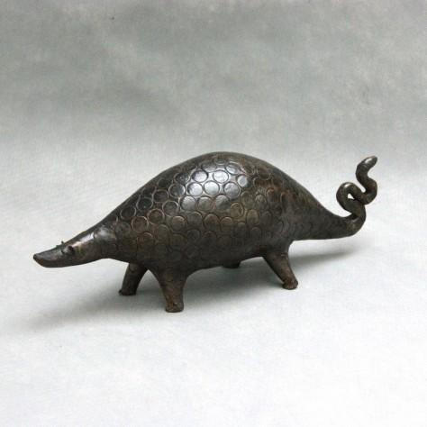Sculpture bronze animalier - Pangolin H 14 x L 37 cm