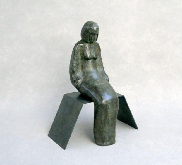 Sculpture bronze personnage - La dame assise