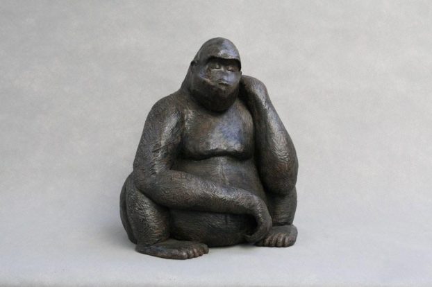 Sculpture terre cuite animalier - Le gorille – H45 cm